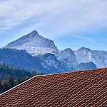Alpen-retreat - Piste, Balkon Und Alpspitzblick